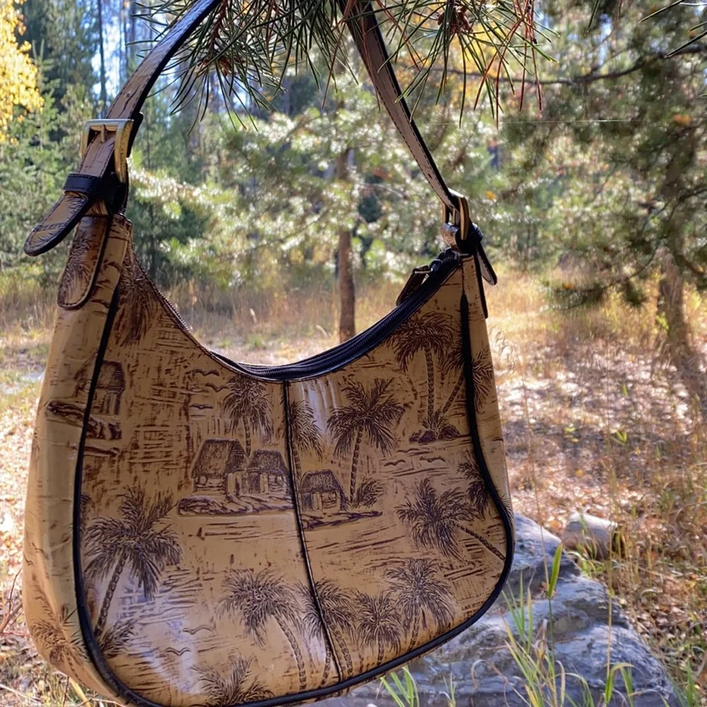 Sunset Cove Shoulder Purse - Picture 4 of 9